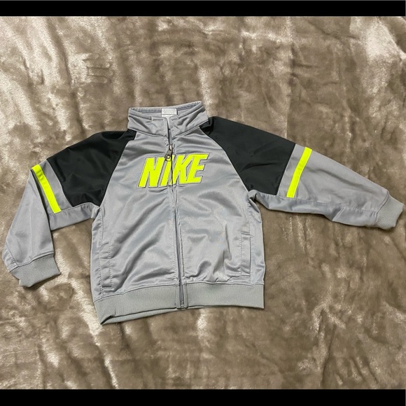 FREE SHIPPING Nike 2T - Picture 4 of 5